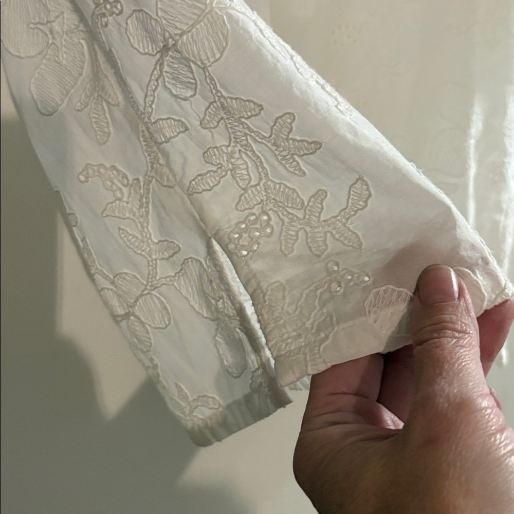 5/$25!! NWOT LOFT white Floral embroidered top - Picture 6 of 8